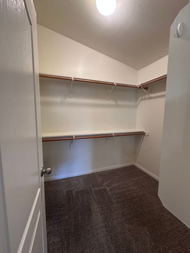 Bakersfield House: 4913 Au Chocolat Dr