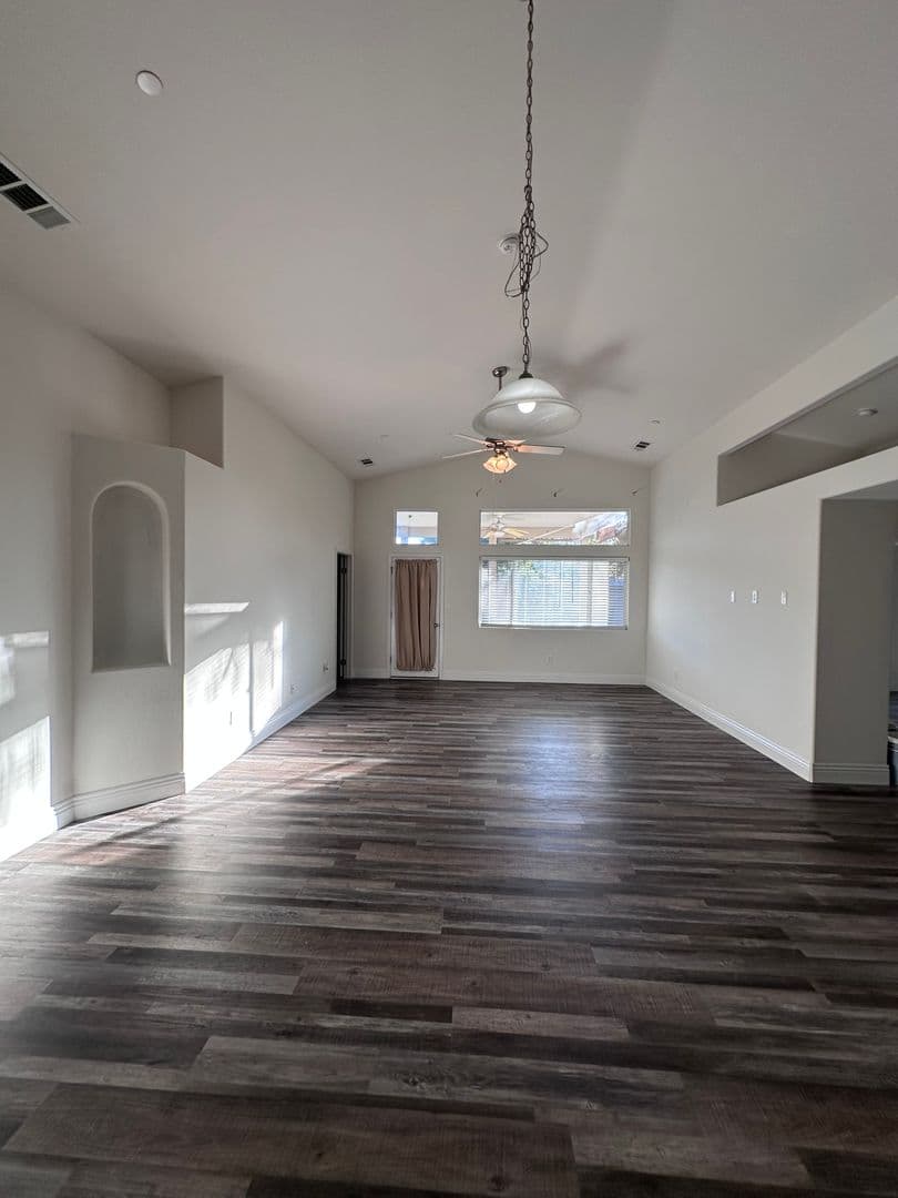Bakersfield House: 4913 Au Chocolat Dr