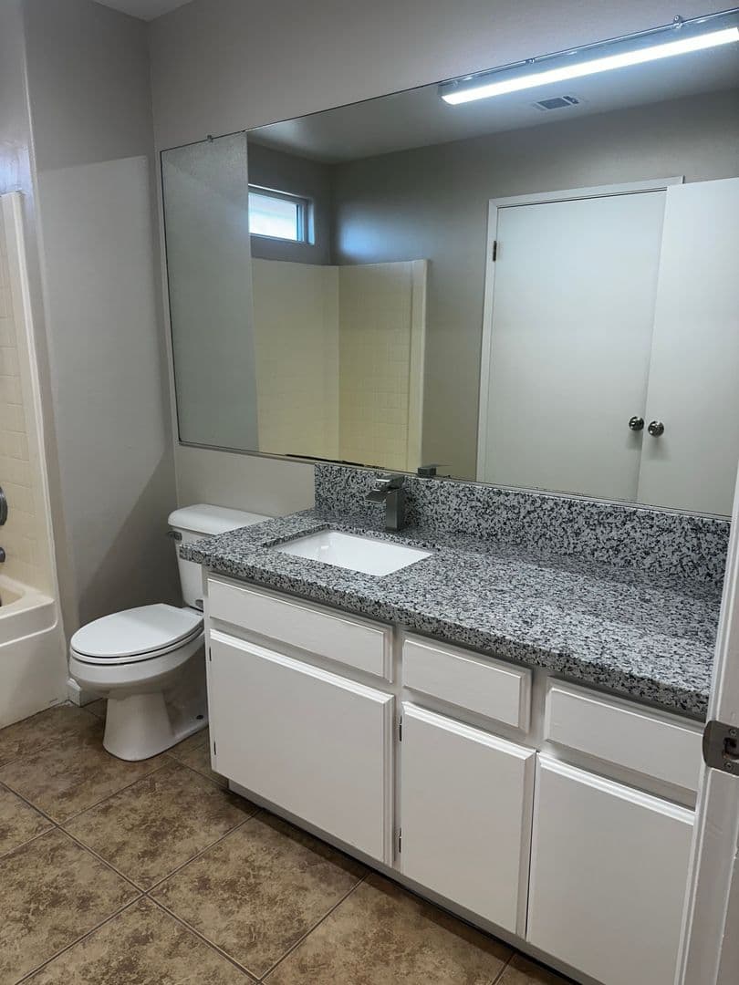 Bakersfield Apartment: 5209 South H St