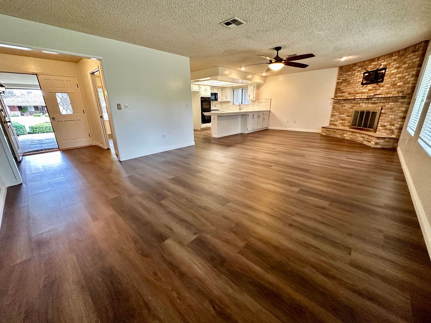 Bakersfield House: 9913 Spring Oak Dr