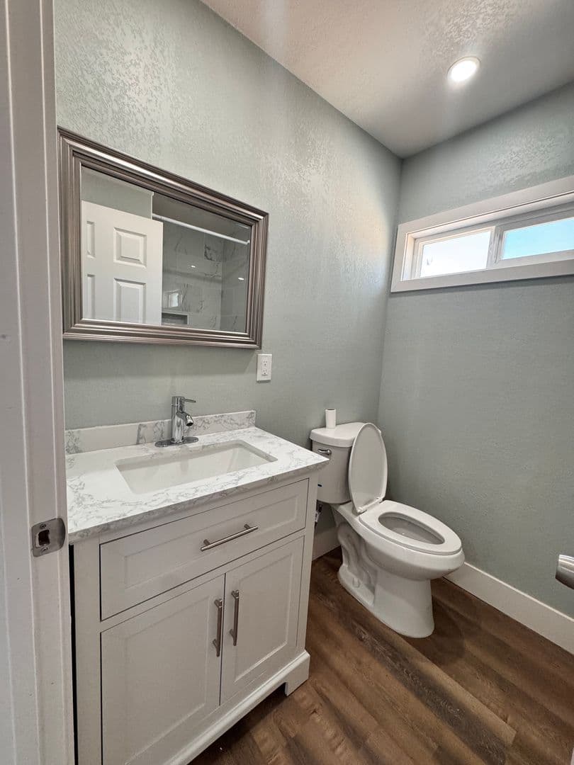 Bakersfield House: 1400 El Rancho Dr. Unit B