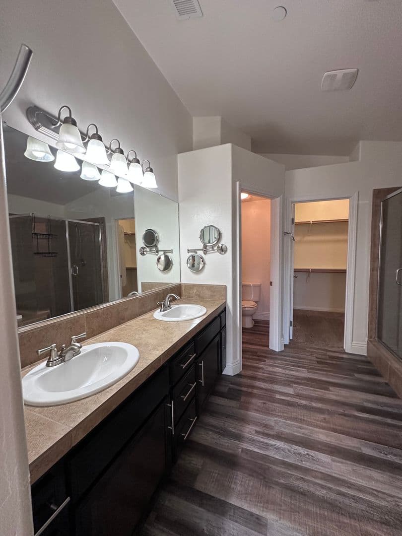 Bakersfield House: 4913 Au Chocolat Dr