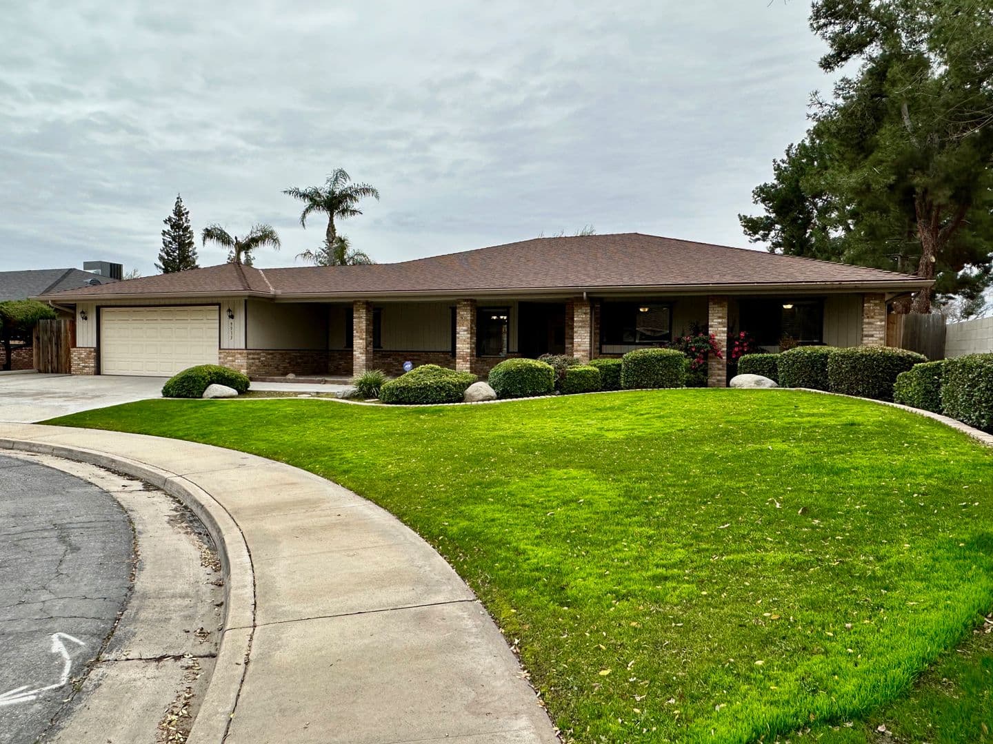 Bakersfield House: 9913 Spring Oak Dr