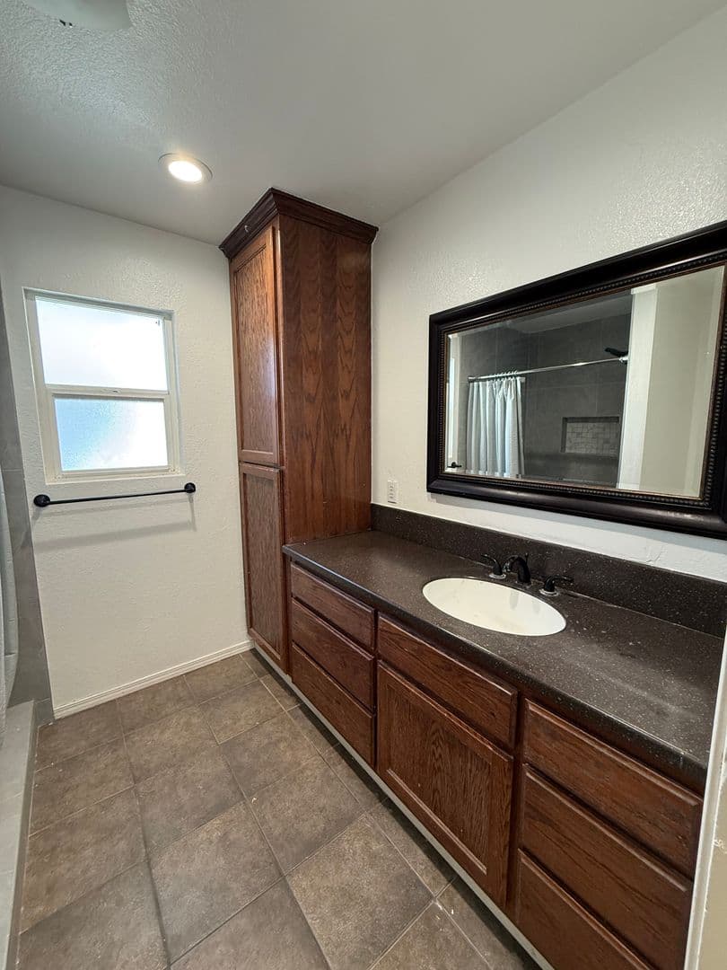 Bakersfield House: 301 Haggin Street