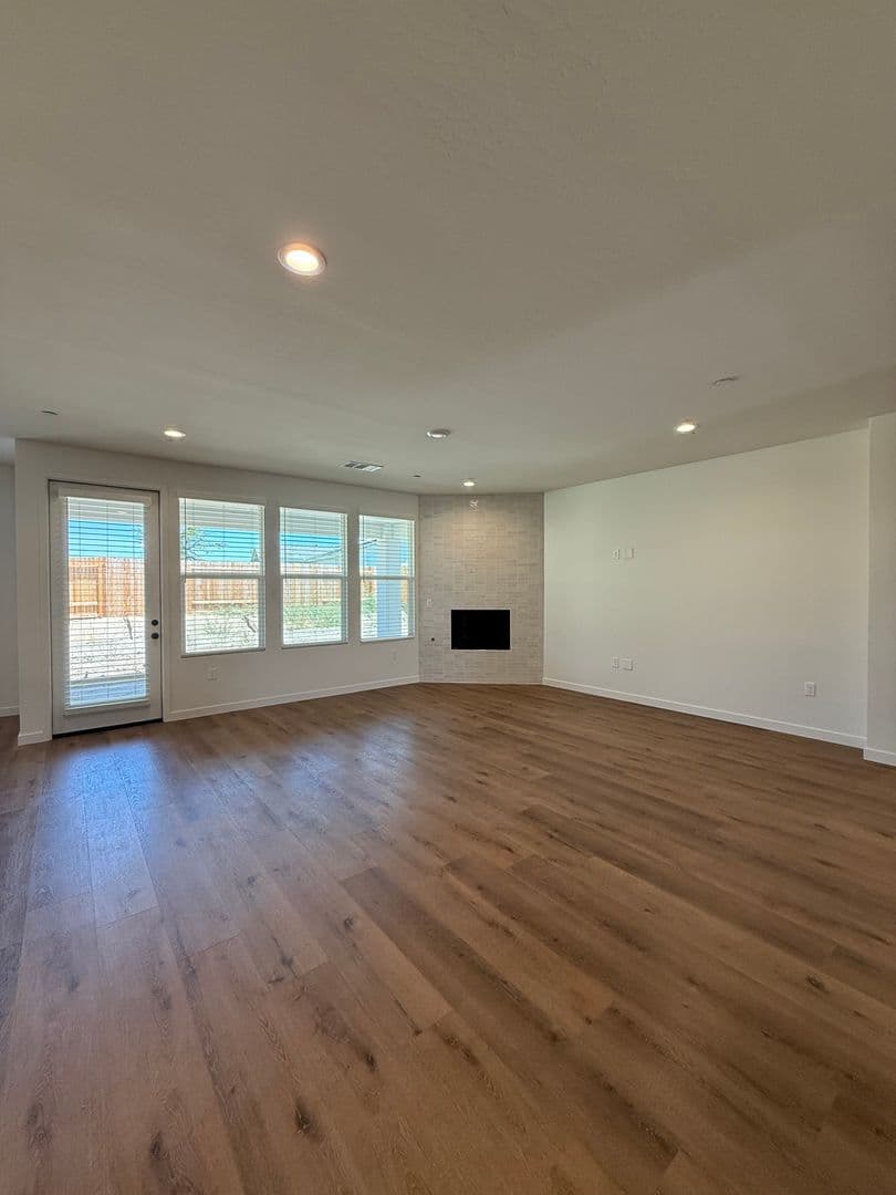 Bakersfield House: 16806 Mairs Drive