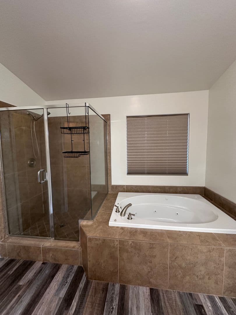 Bakersfield House: 4913 Au Chocolat Dr