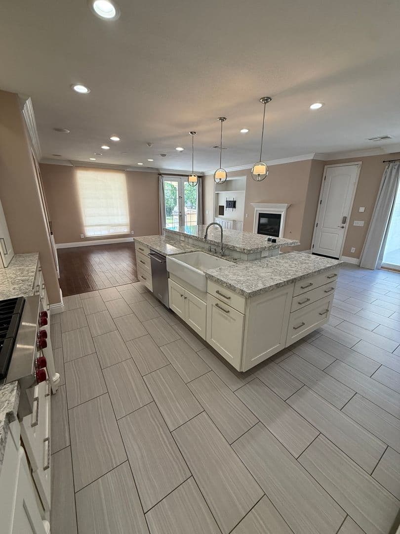 Bakersfield House: 11013 Prairie Stone Place