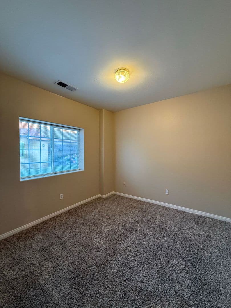 Bakersfield Apartment: 548 Yellow Meadow Ct