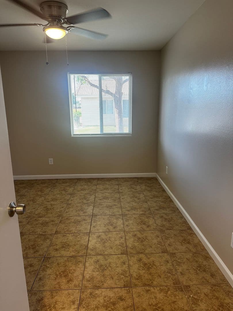 Bakersfield Apartment: 5209 South H St