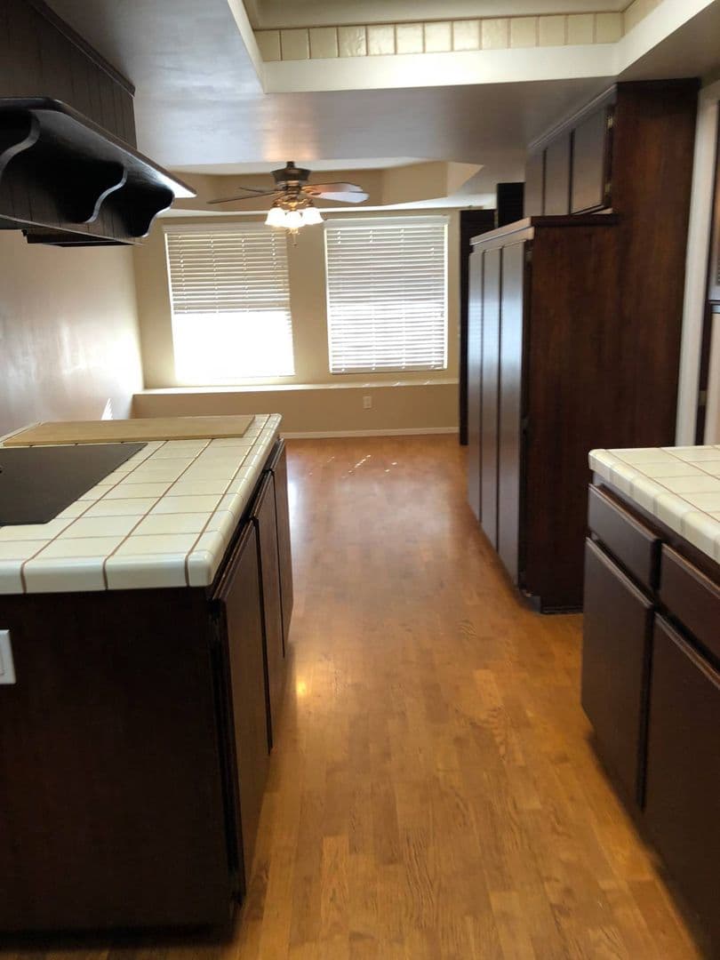 Bakersfield House: 9313 Laurel Oak Way