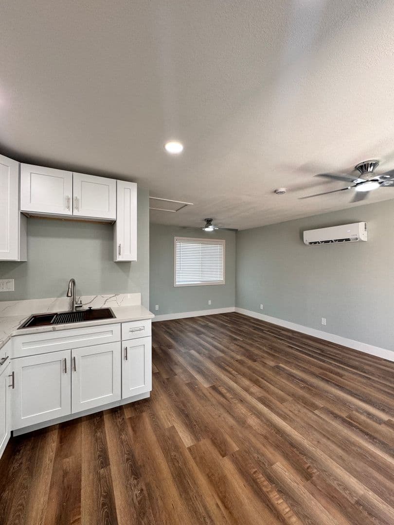 Bakersfield House: 1400 El Rancho Dr. Unit B