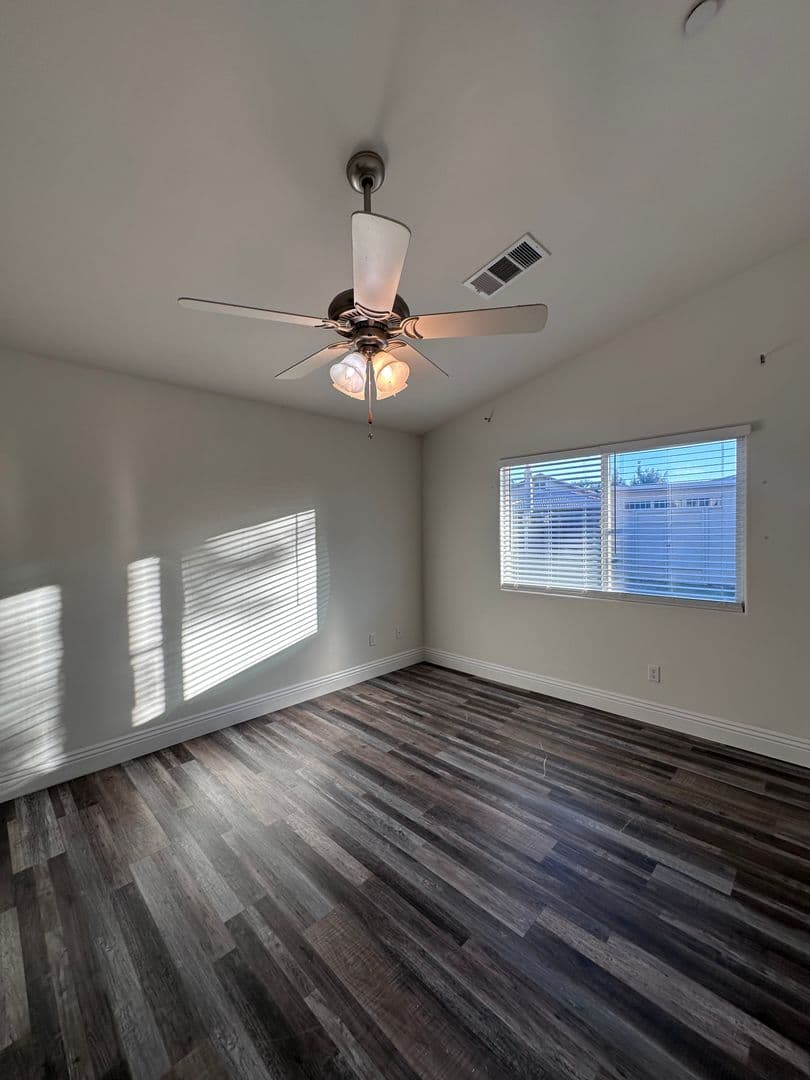 Bakersfield House: 4913 Au Chocolat Dr