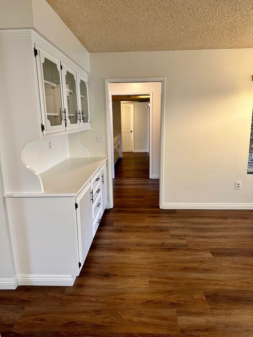 Bakersfield House: 9913 Spring Oak Dr