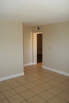 Bakersfield Apartment: 630 33rd St