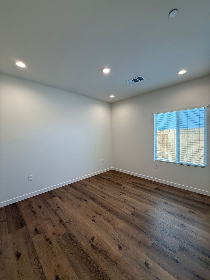 Bakersfield House: 16806 Mairs Drive