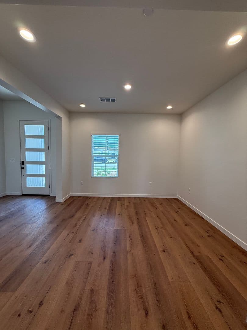 Bakersfield House: 16806 Mairs Drive