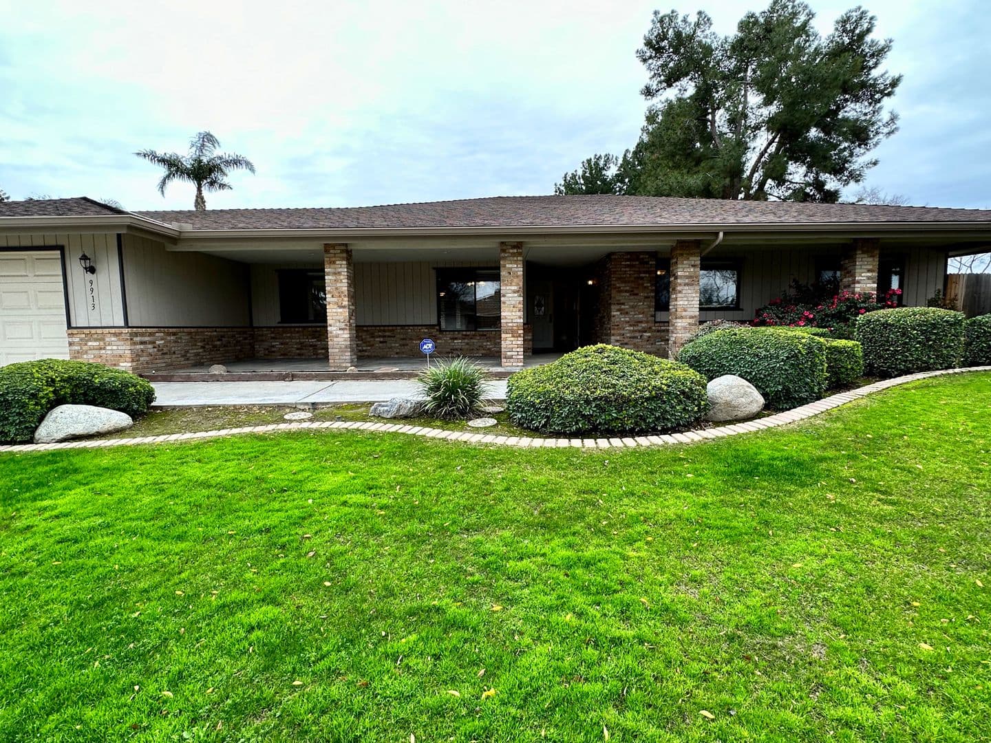 Bakersfield House: 9913 Spring Oak Dr