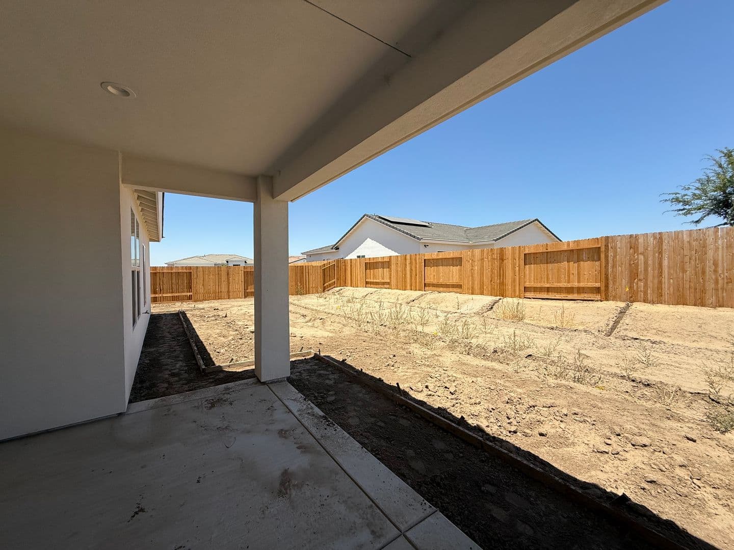 Bakersfield House: 16806 Mairs Drive