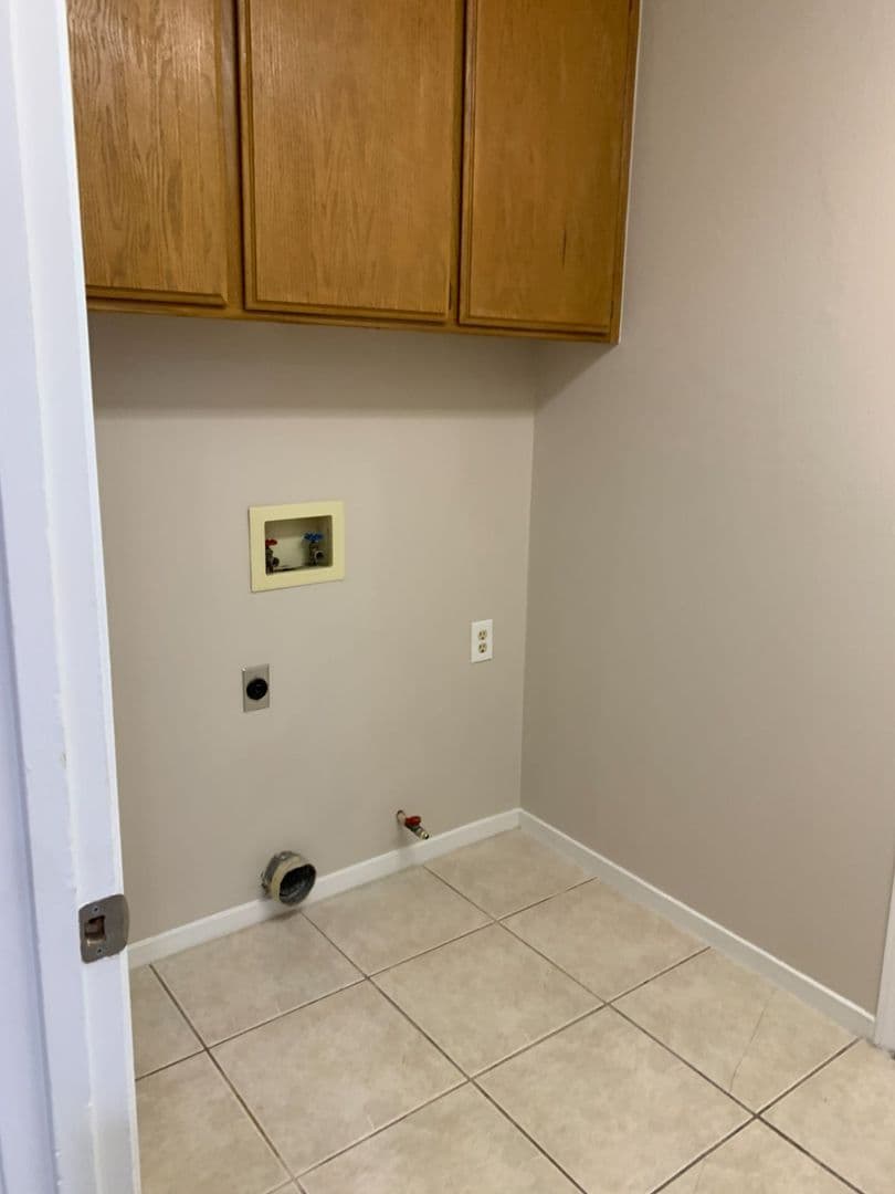 Bakersfield House: 10408 Walnut Creek Ct