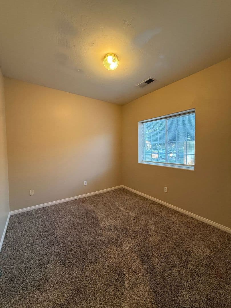 Bakersfield Apartment: 548 Yellow Meadow Ct