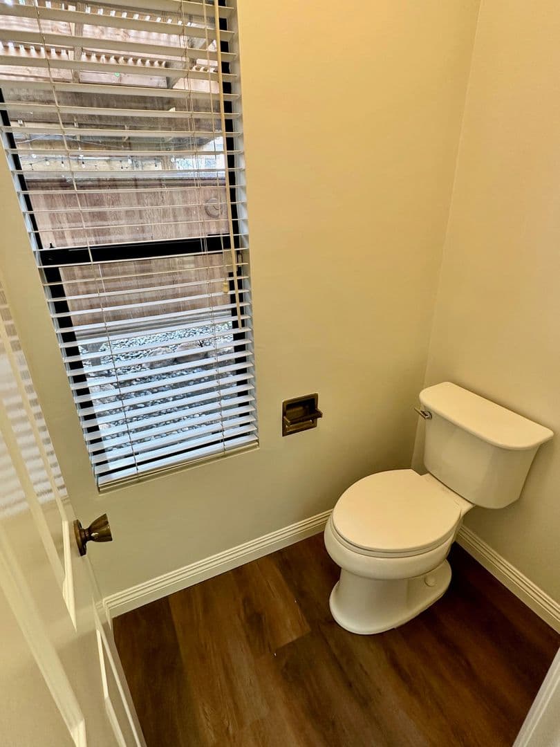 Bakersfield House: 9913 Spring Oak Dr