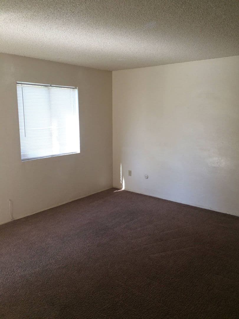 Bakersfield Apartment: 801 Karma Ct