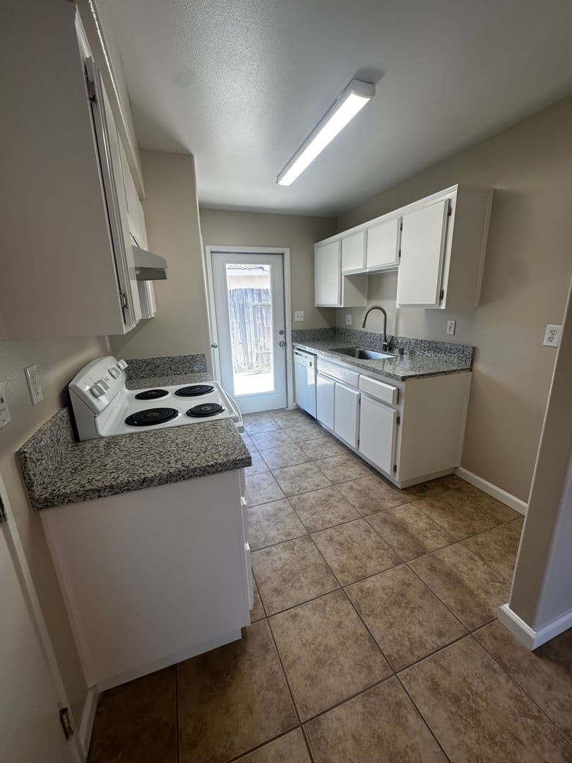 Bakersfield Apartment: 5209 South H St