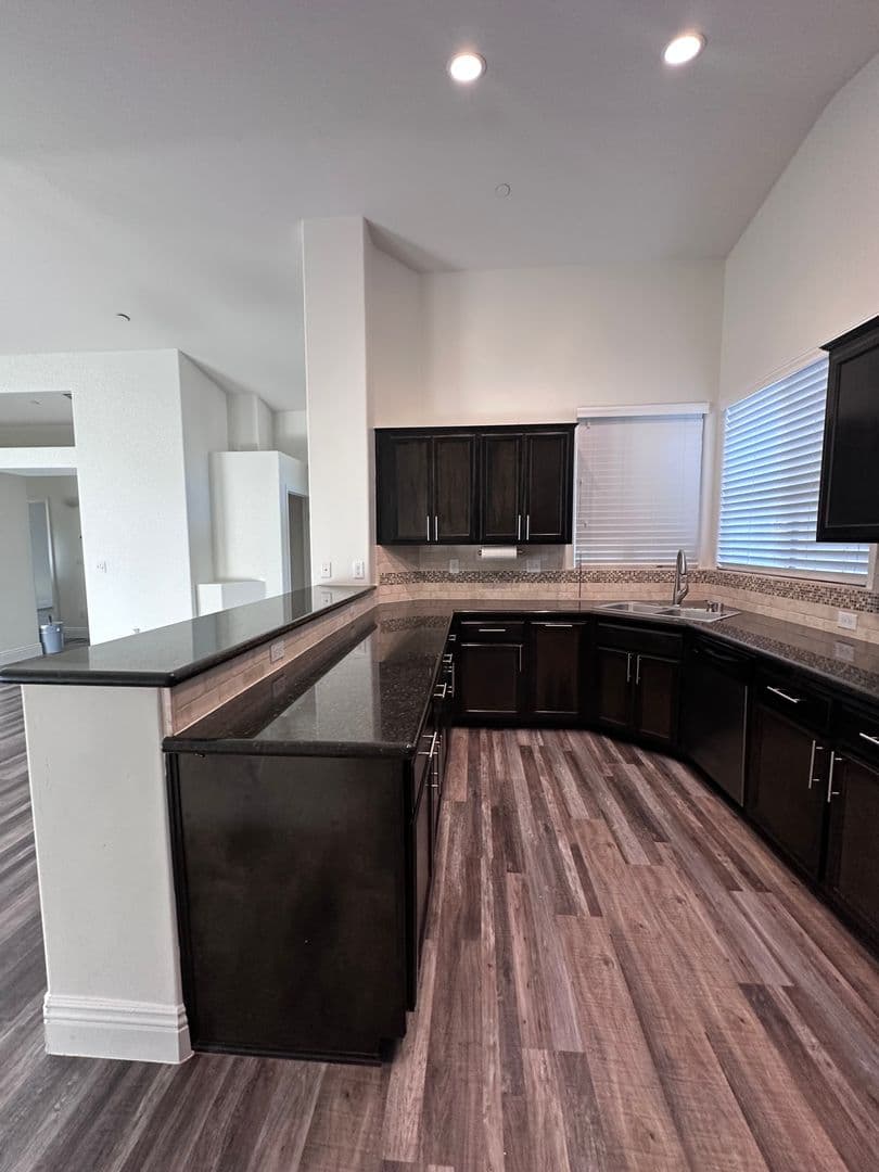 Bakersfield House: 4913 Au Chocolat Dr