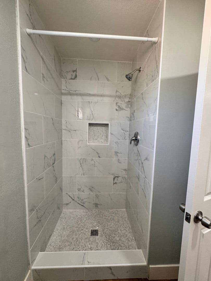 Bakersfield House: 1400 El Rancho Dr. Unit B
