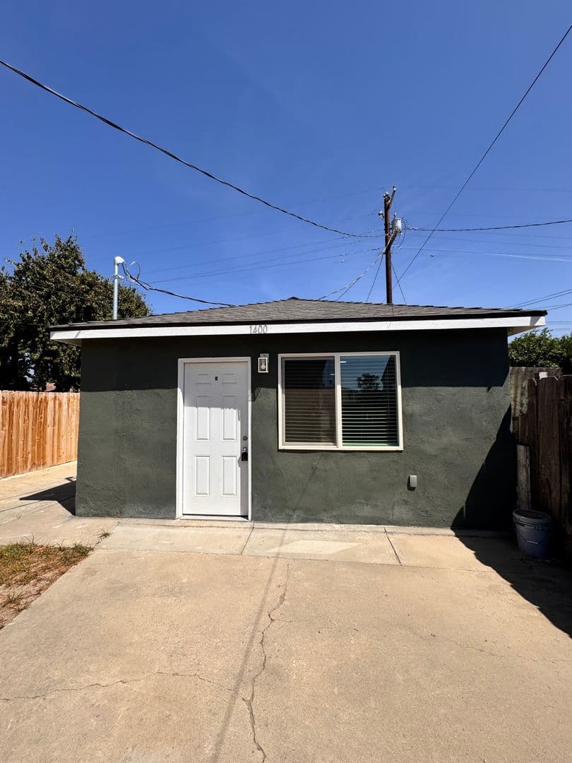 Bakersfield House: 1400 El Rancho Dr. Unit B