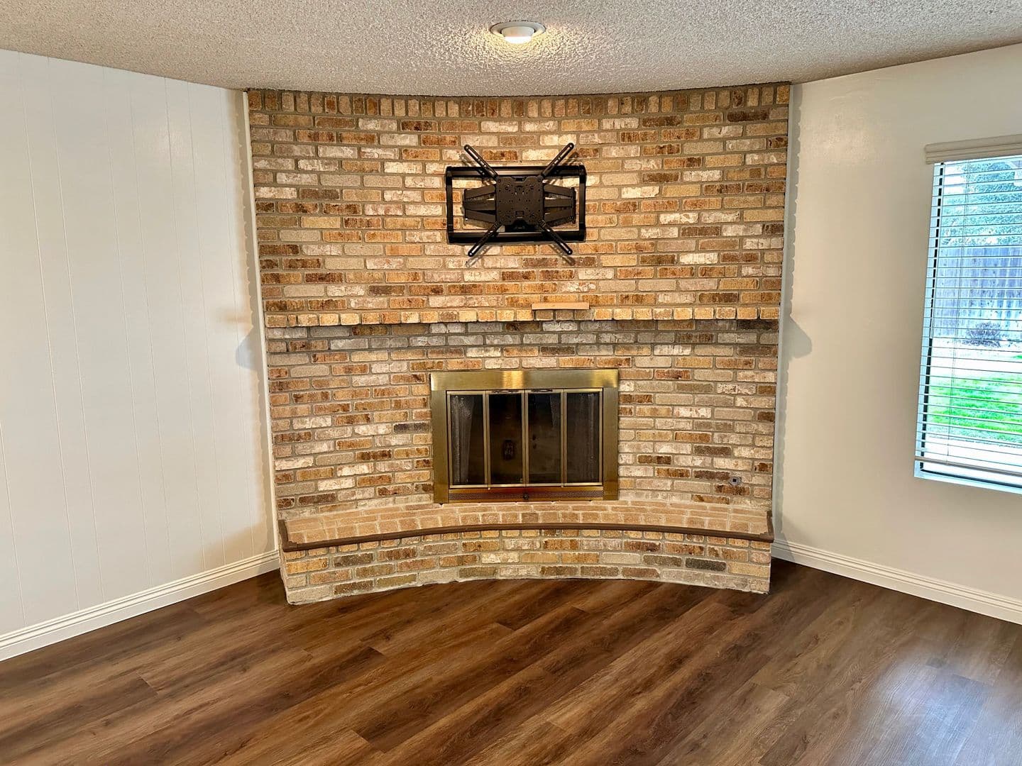 Bakersfield House: 9913 Spring Oak Dr