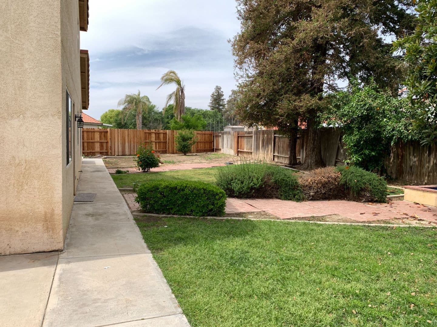 Bakersfield House: 10408 Walnut Creek Ct