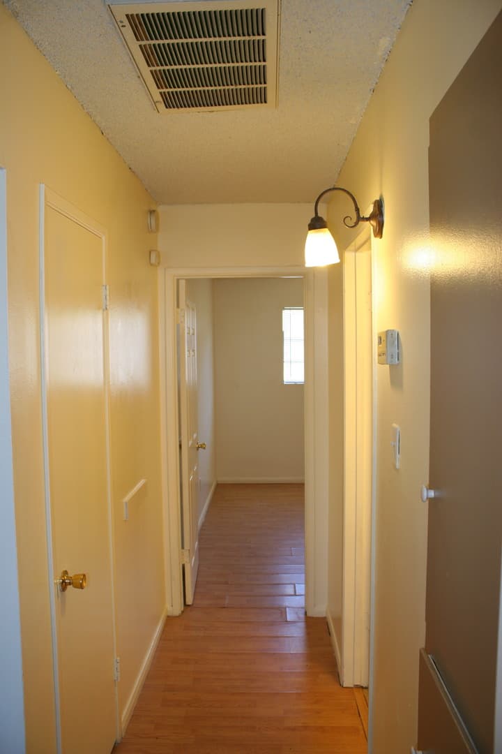 Bakersfield Apartment: 700 Knotts St