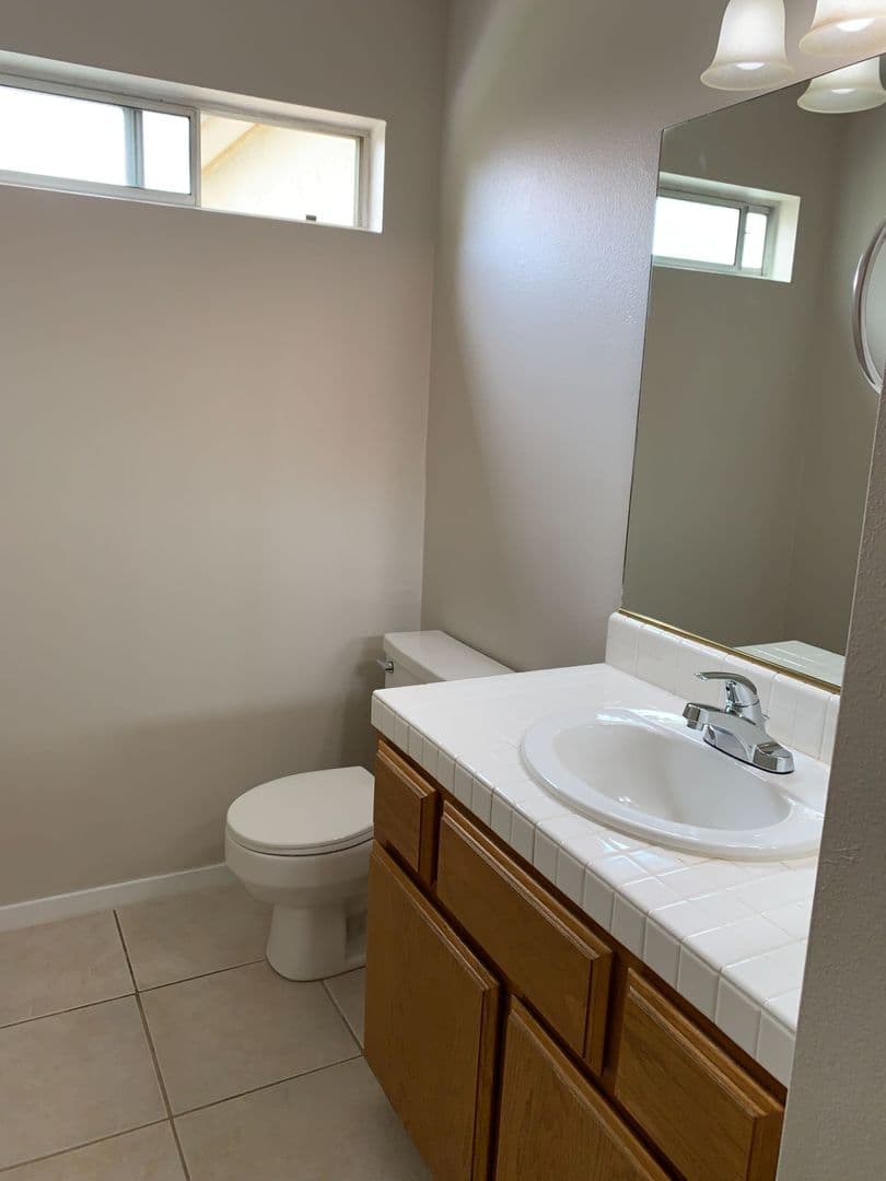 Bakersfield House: 10408 Walnut Creek Ct