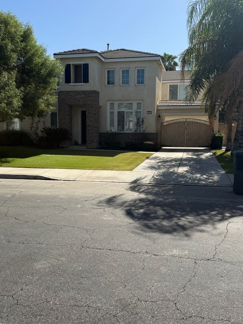 Bakersfield House: 11013 Prairie Stone Place