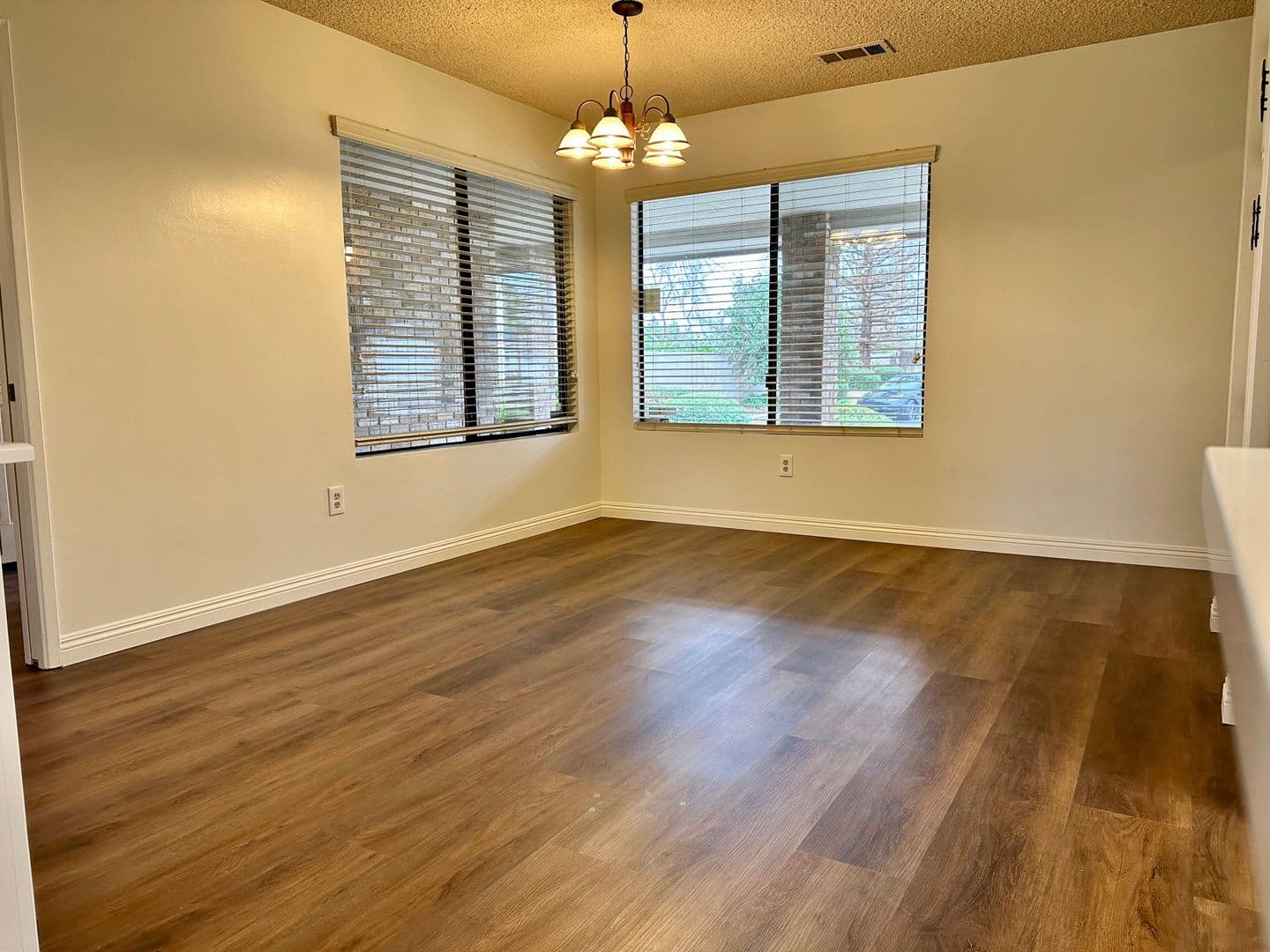 Bakersfield House: 9913 Spring Oak Dr