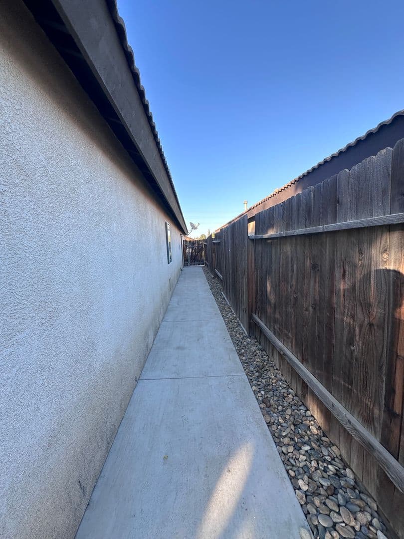 Bakersfield House: 4913 Au Chocolat Dr