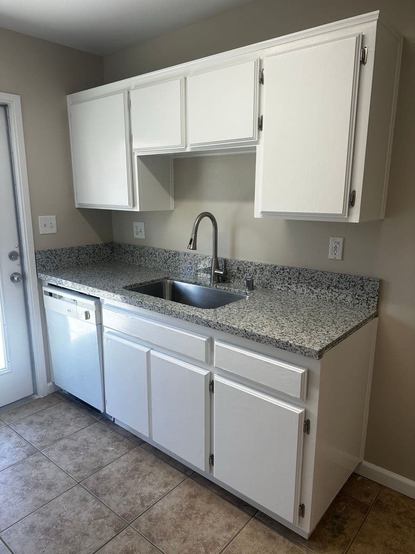 Bakersfield Apartment: 5209 South H St