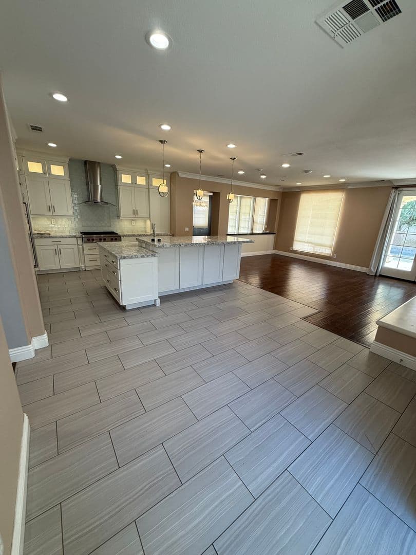 Bakersfield House: 11013 Prairie Stone Place