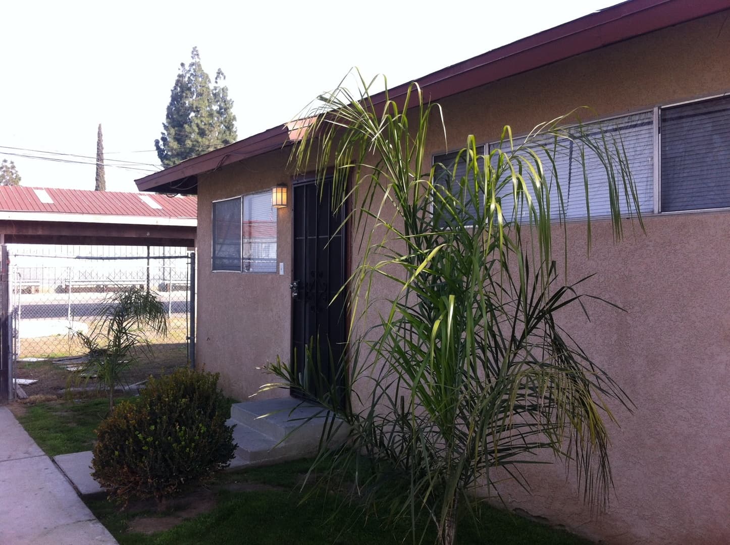 Bakersfield Apartment: 630 33rd St