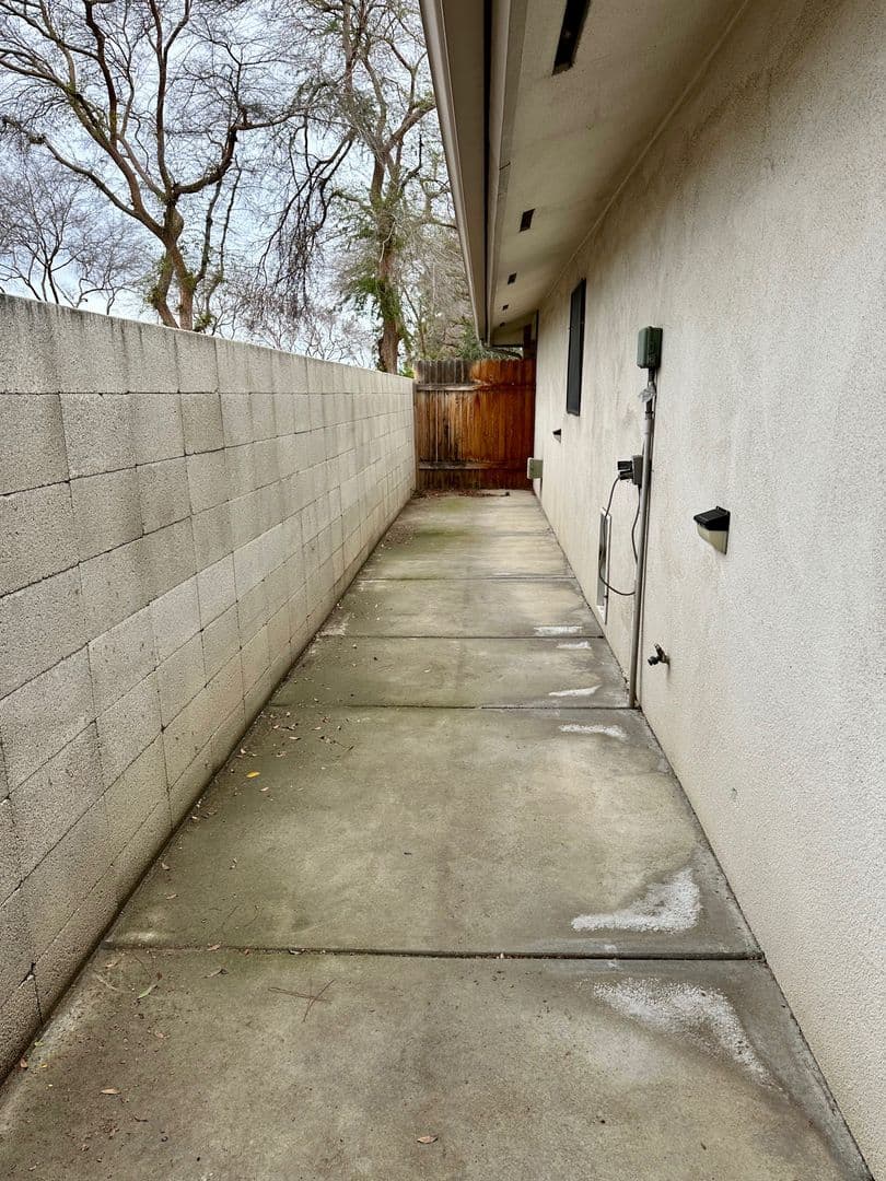 Bakersfield House: 9913 Spring Oak Dr