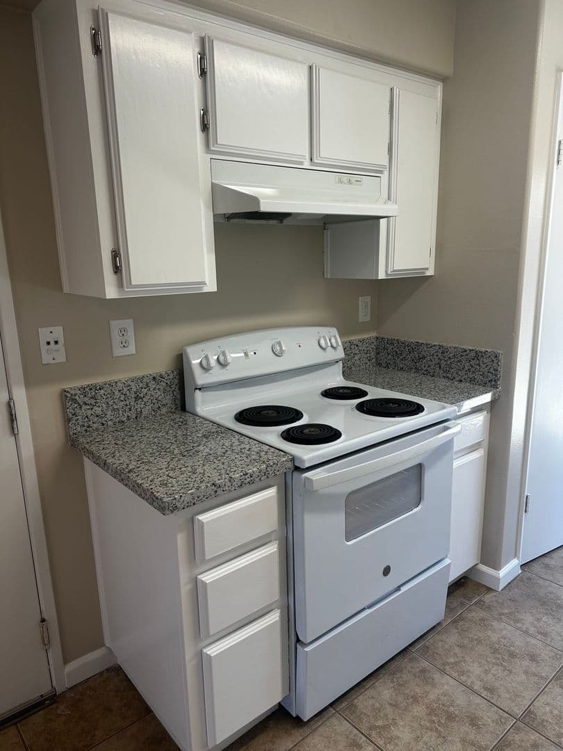 Bakersfield Apartment: 5209 South H St