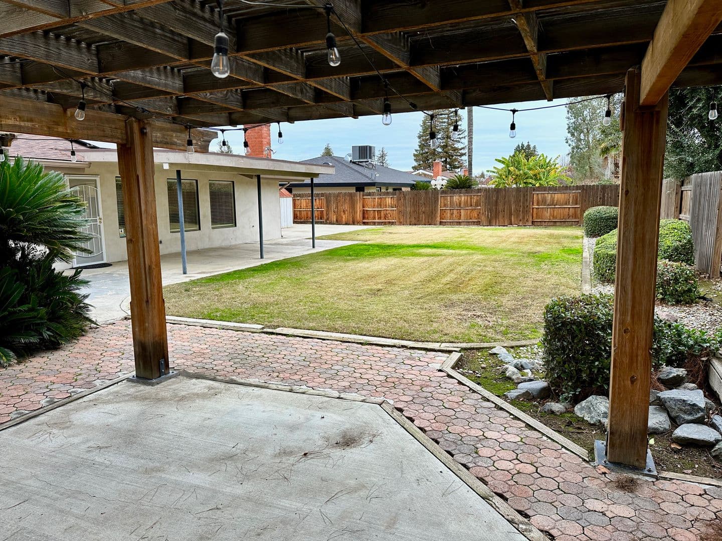 Bakersfield House: 9913 Spring Oak Dr