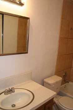 Bakersfield Apartment: 630 33rd St
