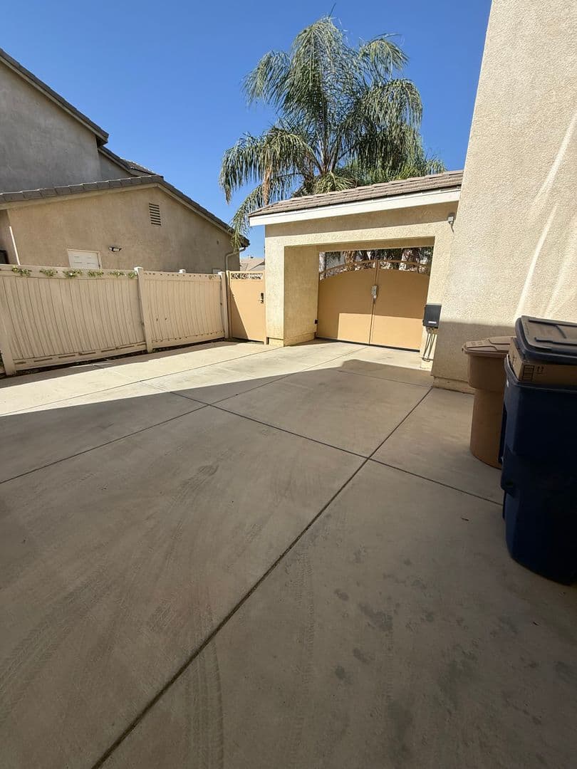 Bakersfield House: 11013 Prairie Stone Place