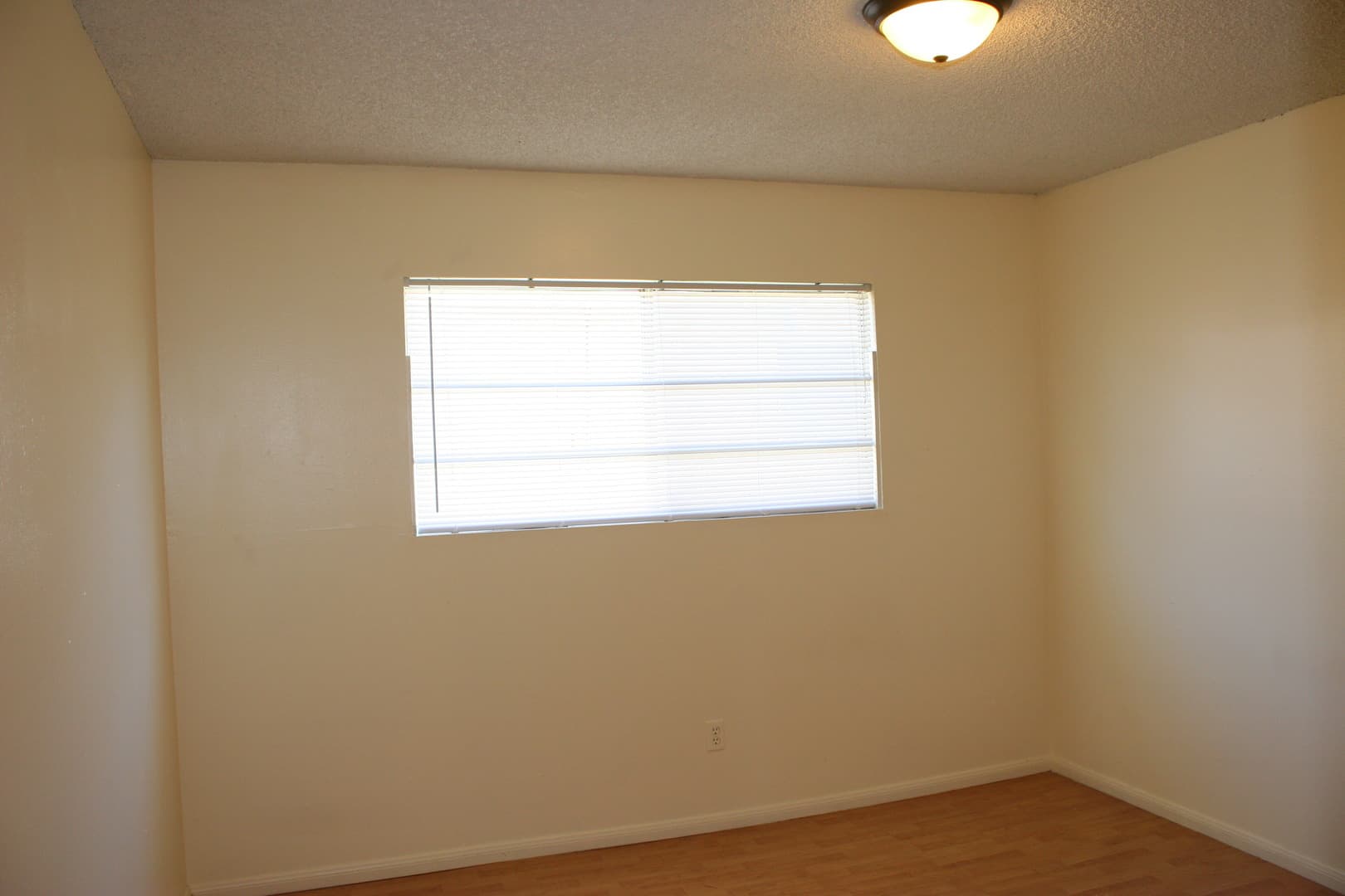 Bakersfield Apartment: 700 Knotts St