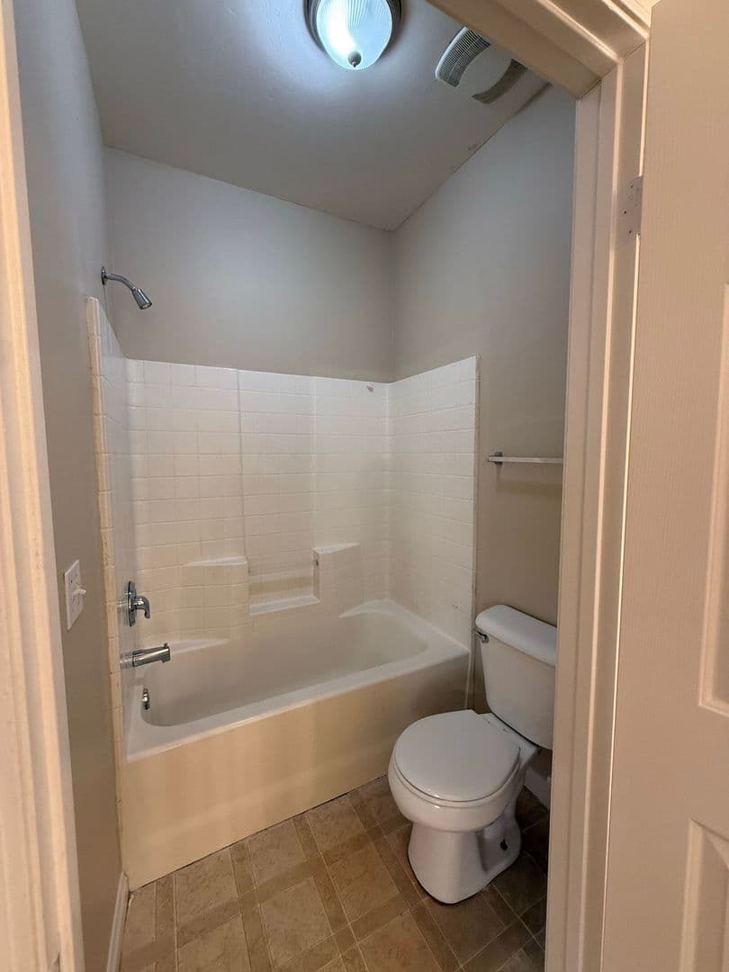 Bakersfield Apartment: 548 Yellow Meadow Ct