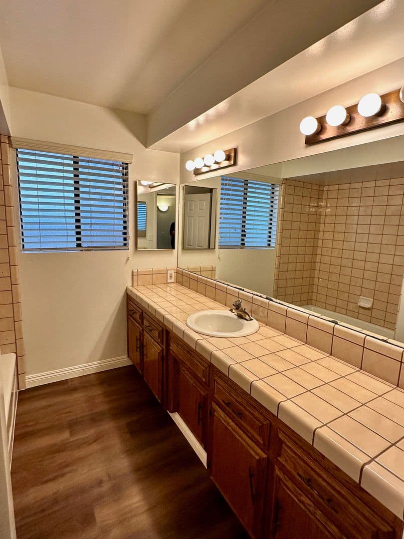 Bakersfield House: 9913 Spring Oak Dr