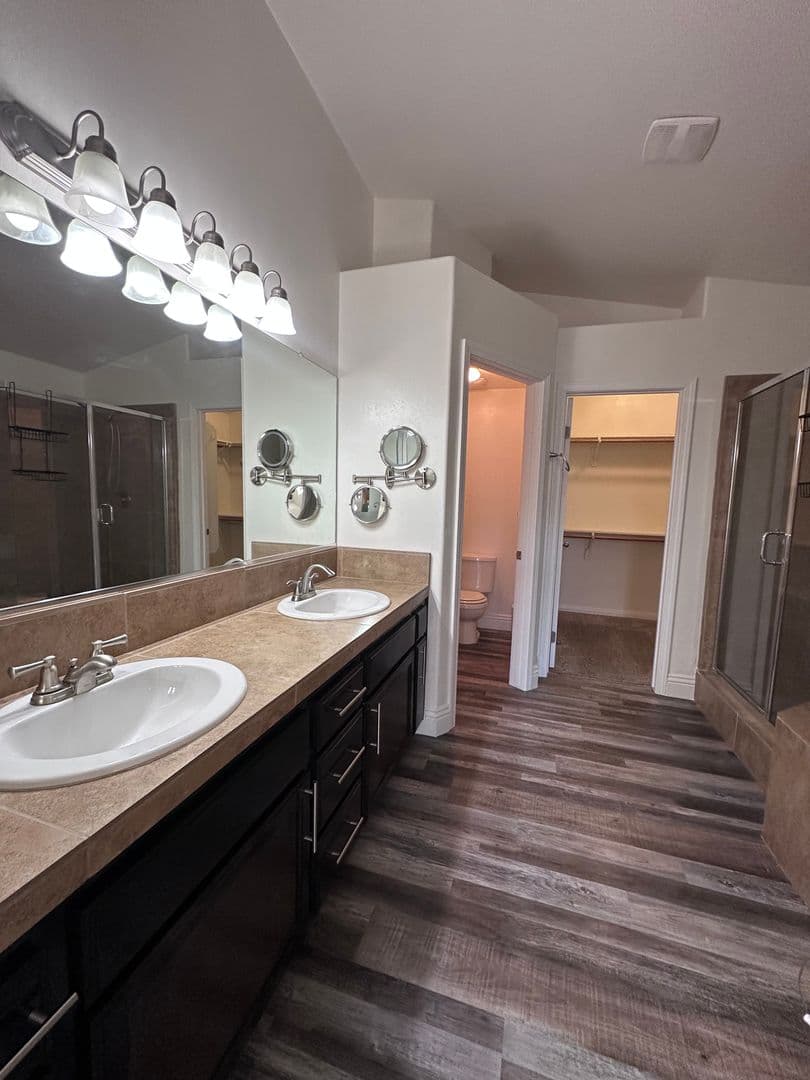 Bakersfield House: 4913 Au Chocolat Dr