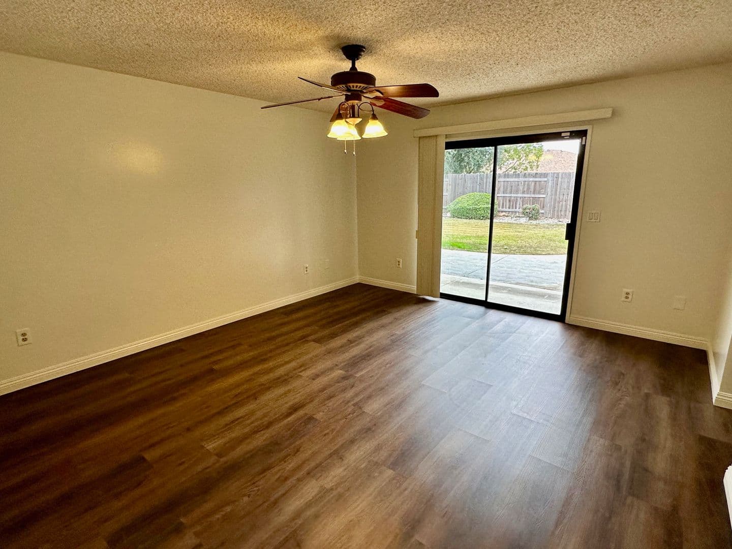 Bakersfield House: 9913 Spring Oak Dr